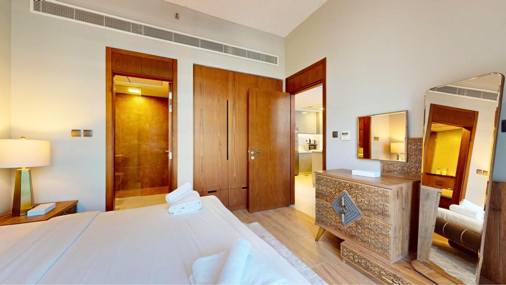 Chic And Airy 1br Furnished In 2020 Marquis * Dubai